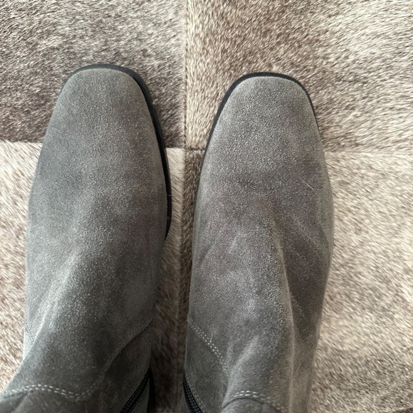 Aquatalia Colbie grey suede ankle boots NWOT 8.5 - Picture 3 of 8
